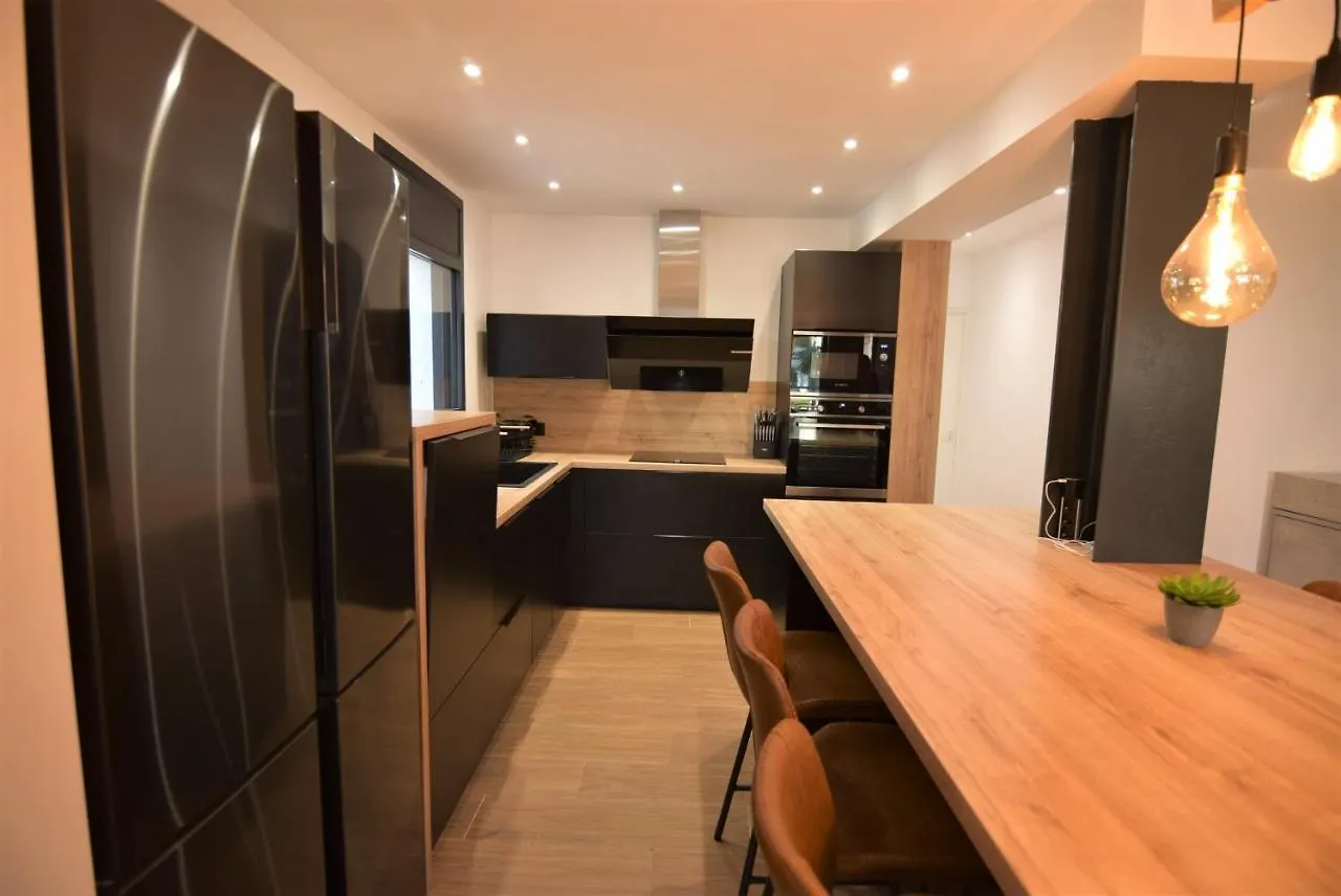 Prázdninový dům Vila 399-Casa Moderna Con Amarre 14M Y Piscina Privada Empuriabrava