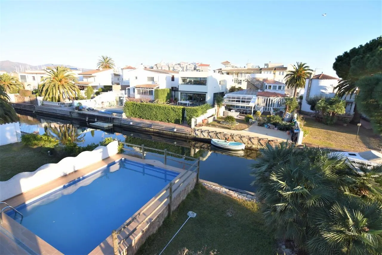 Vila 399-Casa Moderna Con Amarre 14M Y Piscina Privada Empuriabrava 0*,  Španělsko