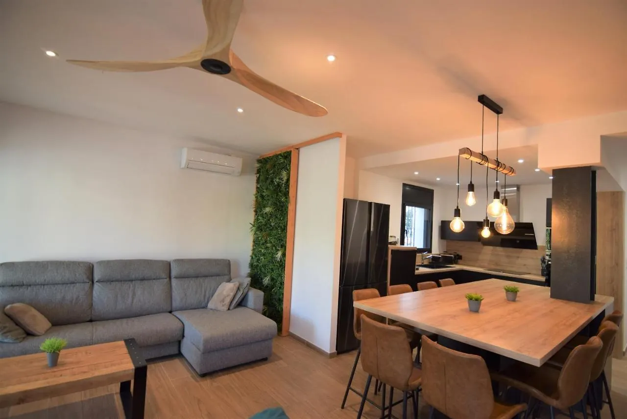 Holiday home 399-Casa Moderna Con Amarre 14M Y Piscina Privada Villa Empuriabrava