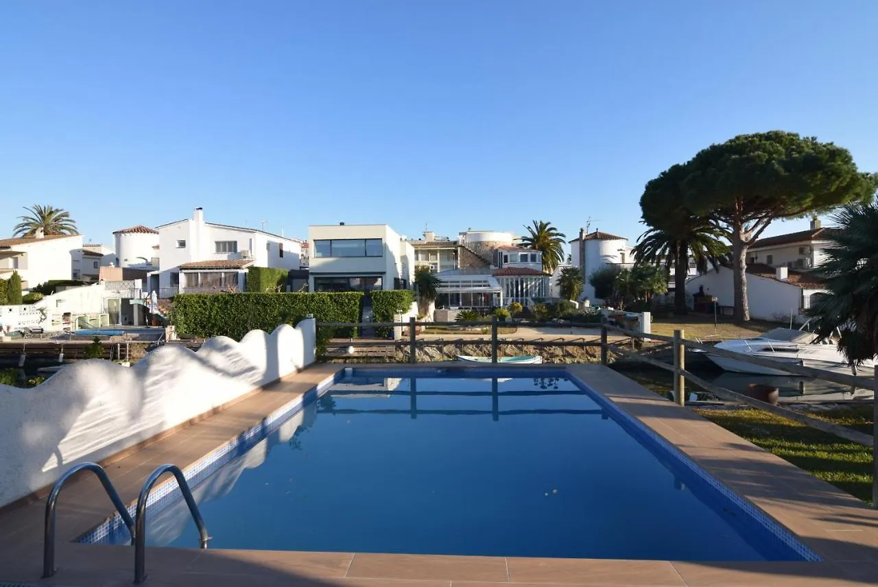 399-Casa Moderna Con Amarre 14M Y Piscina Privada Villa Empuriabrava