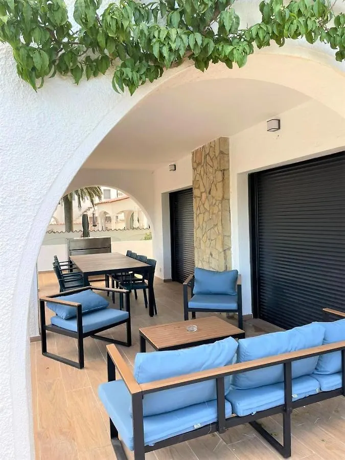 399-Casa Moderna Con Amarre 14M Y Piscina Privada Villa Empuriabrava