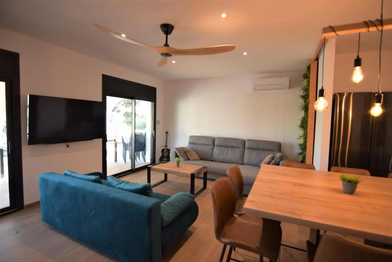 399-Casa Moderna Con Amarre 14M Y Piscina Privada Villa Empuriabrava